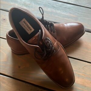 Steve Madden Cognac Leather Oxfords Sleek Design